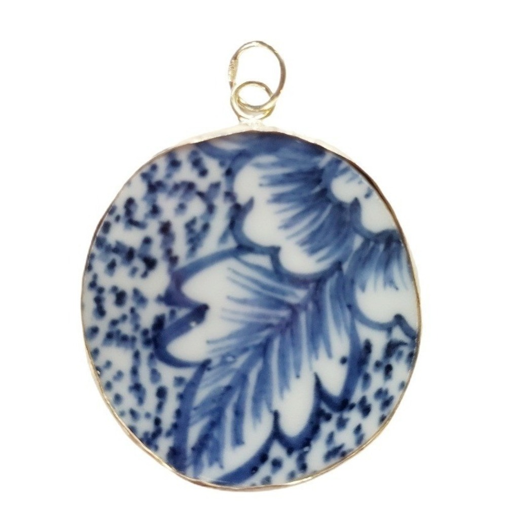 Ming Blue & White Porcelain Shard Pendant Floral Leaf Chinoiserie Broken‎ China